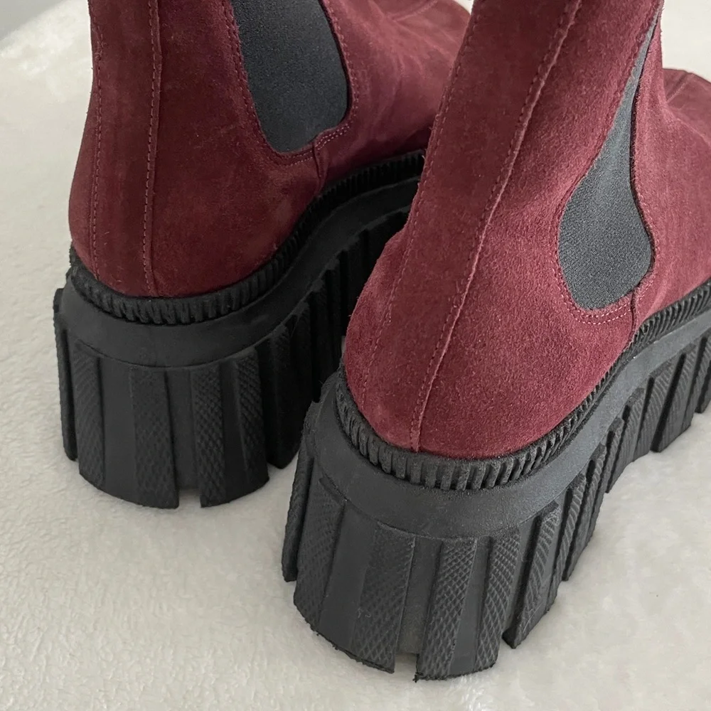 L'Intervalle Lorana Chelsea boot in burgundy suede, Eu 37 = us.  6.5 like new. - Picture 8 of 14